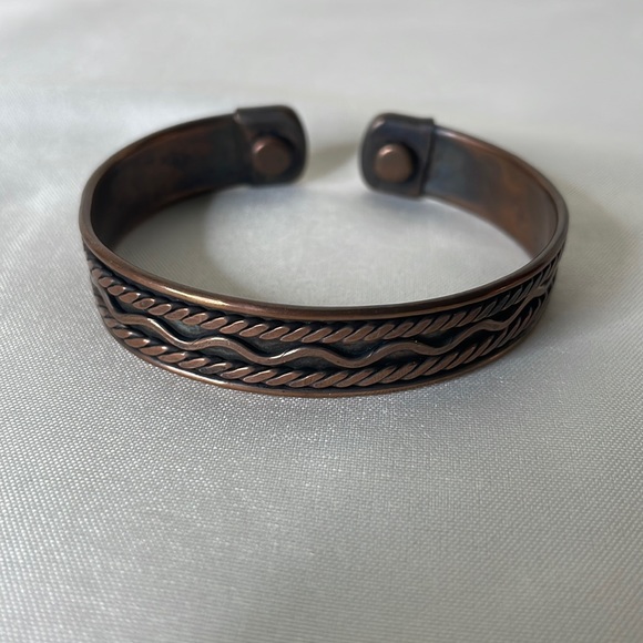 Copper cuff bracelet - Picture 1 of 4